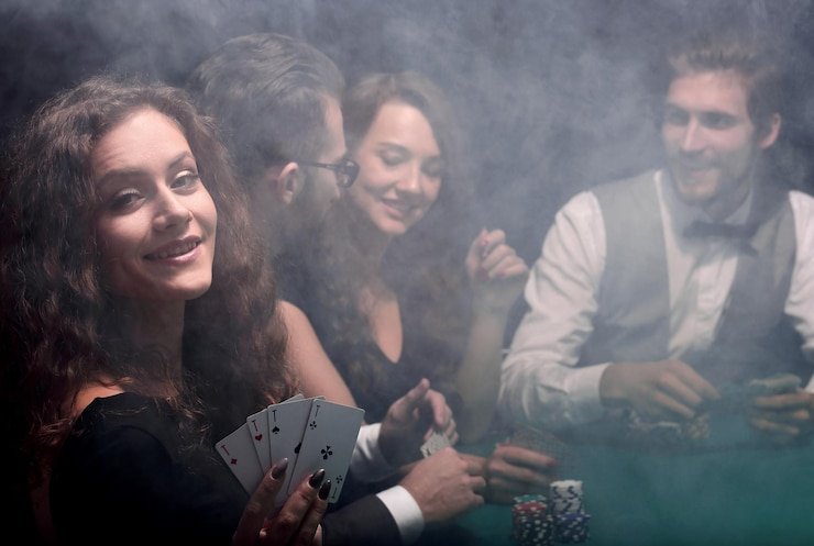 Live dealer preparing French Roulette spin at mpowin77 studio